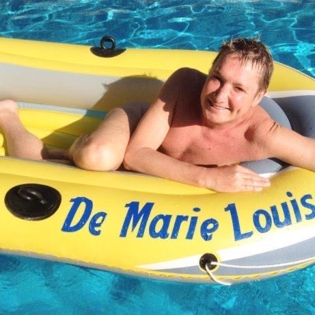 Bart Kaëll in een bootje